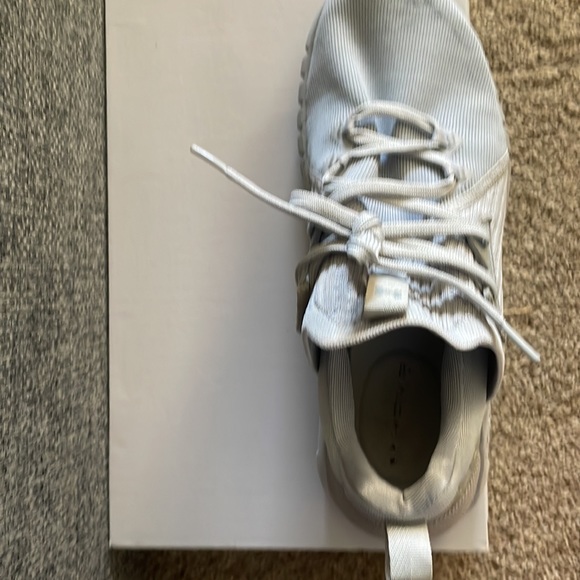 Under armour hovr sports style. Worn lots but in great condition - Picture 3 of 4